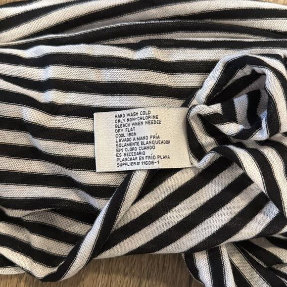 Black and white striped infinity scarf - Picture 7 of 10